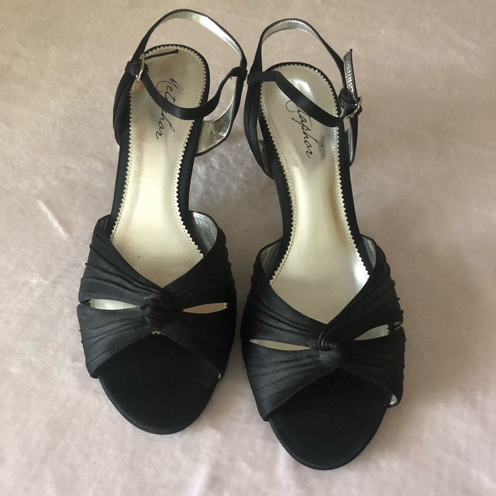 Black social sandals size 10